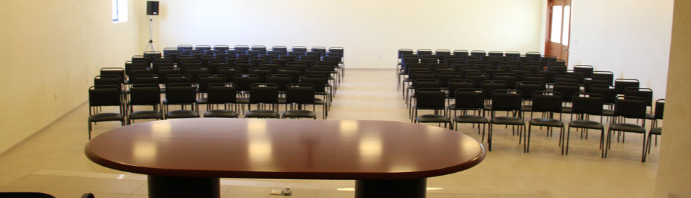 Aula Magna totalmente equipada para para eventos y conferencias